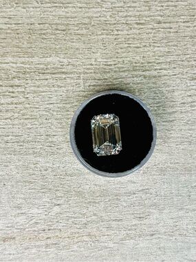 8.29 carat Emerald cut IGI certified lab diamond (G VS2)